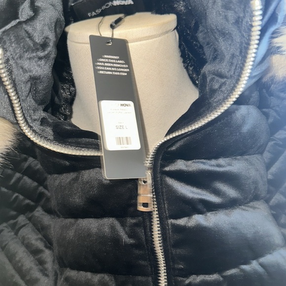 BRAND NEW Fashion Nova NWT Large Velour Puffer Jacket - Black - Picture 3 of 9